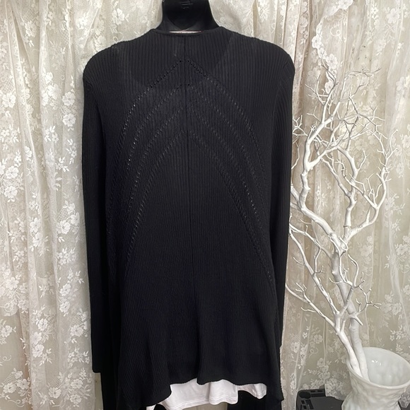 Lightweight Classic & Pretty Cardigan Sweater. Love the Draping 💕 - Picture 8 of 10